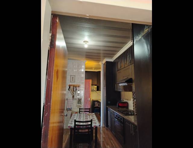 3 BEDROOM FREEHOLD FOR SALE IN DURNACOL